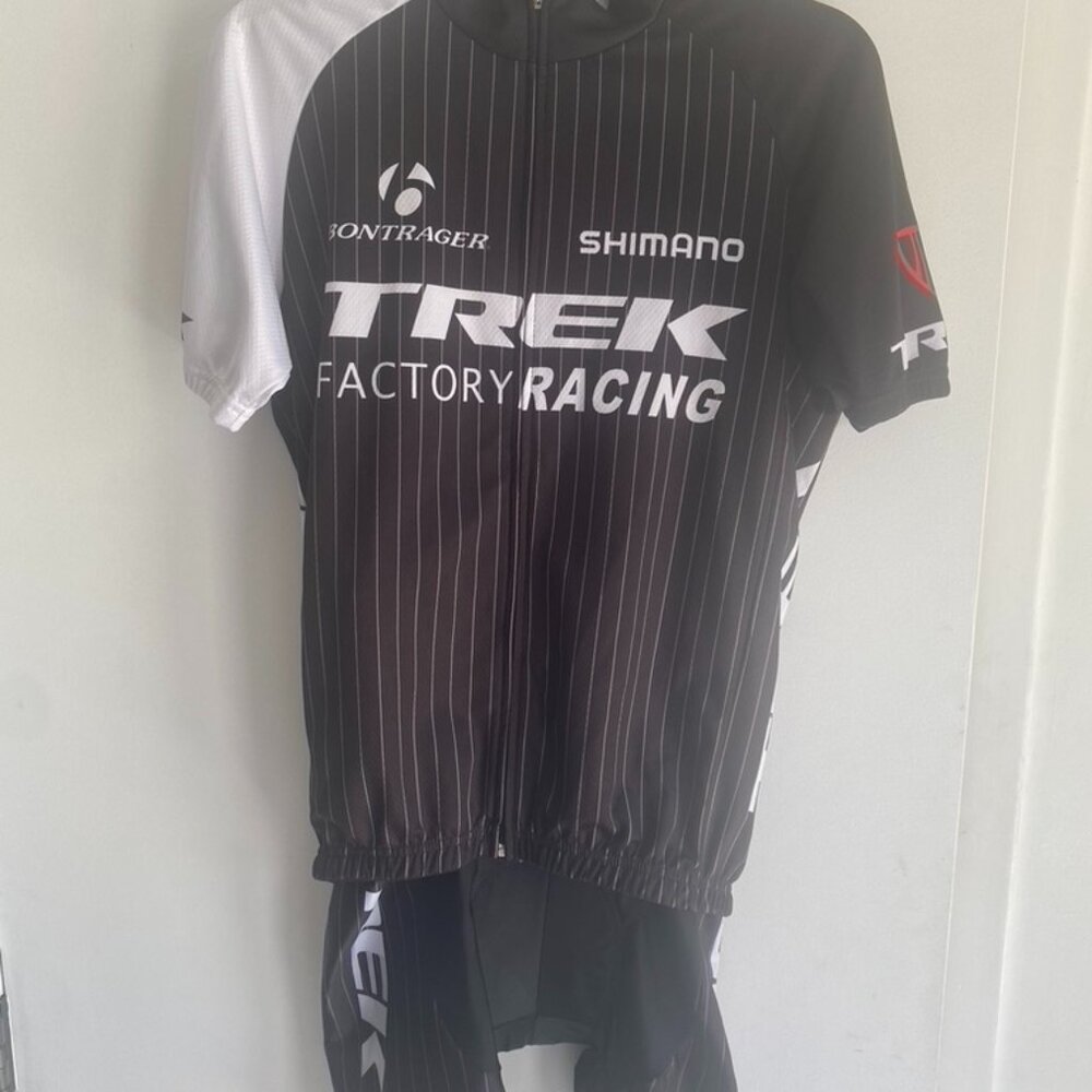 Men's Cycling Jersey and Shorts Size Large